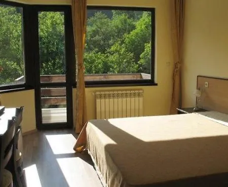 Guest house Cherven 3*